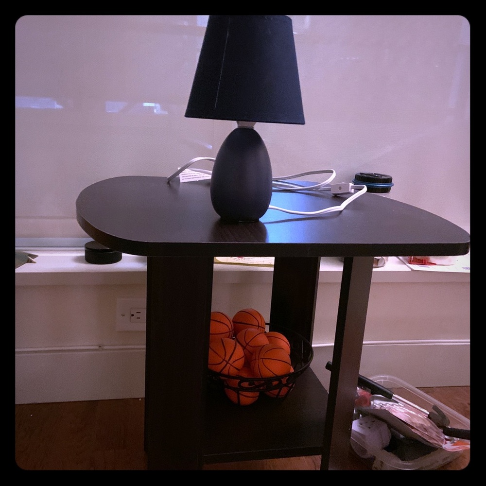 Coffee table Mocha colored, lamp, mini basketballs